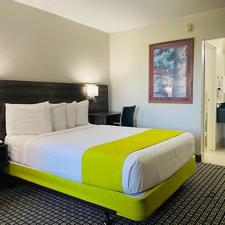 Days Inn By Wyndham Irving Grapevine Dfw Airport North Bagian luar foto