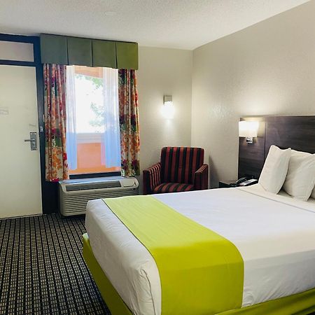 Days Inn By Wyndham Irving Grapevine Dfw Airport North Bagian luar foto